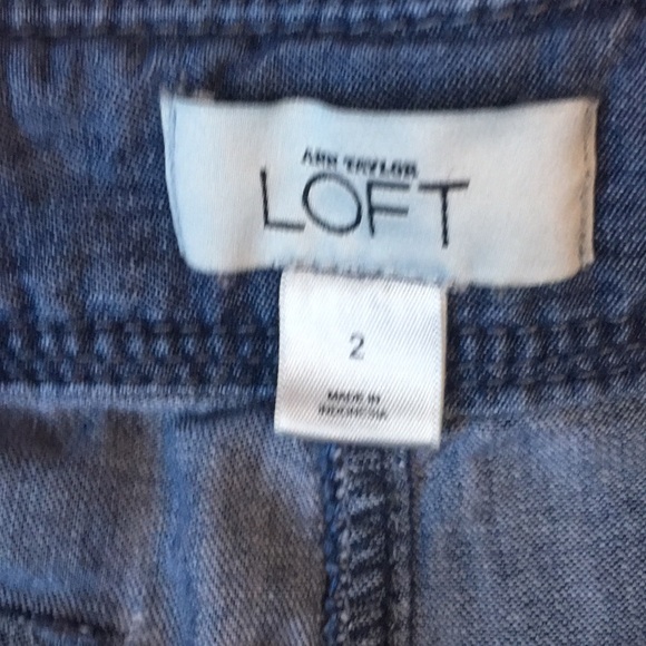 Women’s LOFT Denim Shorts - Picture 6 of 7